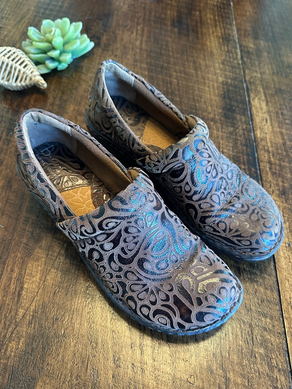 b.o.c. by Born | "Peggy" Brown Tooled Leather Comfort Clogs, Size 8/39